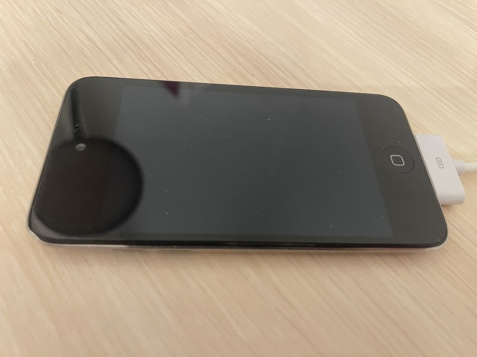 Ipod touch 4 + зарядка