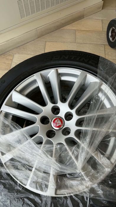 Conjunto 4 Jantes Jaguar com Pneus Continental, meio uso, 235/55/R19