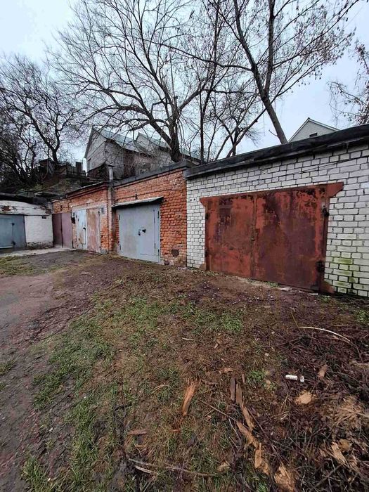 Продам гараж в центрі міста.