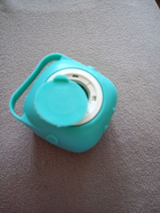 Myjka z pojemnikiem na mydło/ szampon