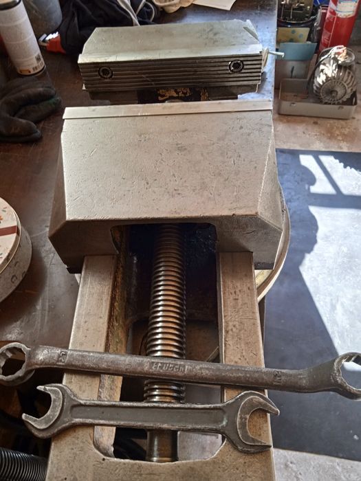 Лещата,тиски фрезерные,станочные