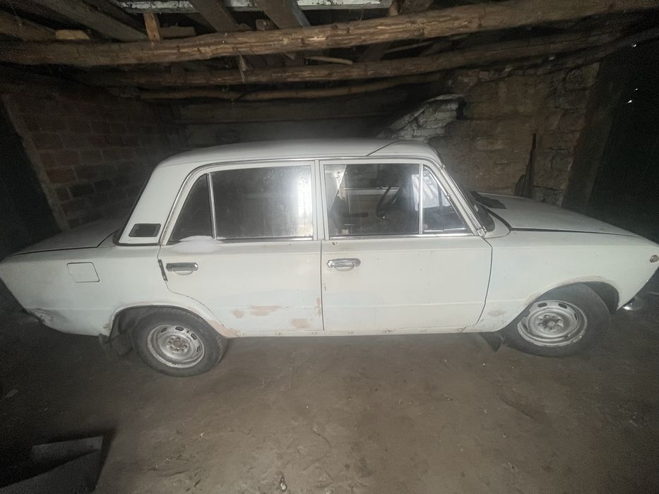 Автомобіль ВАЗ 21011