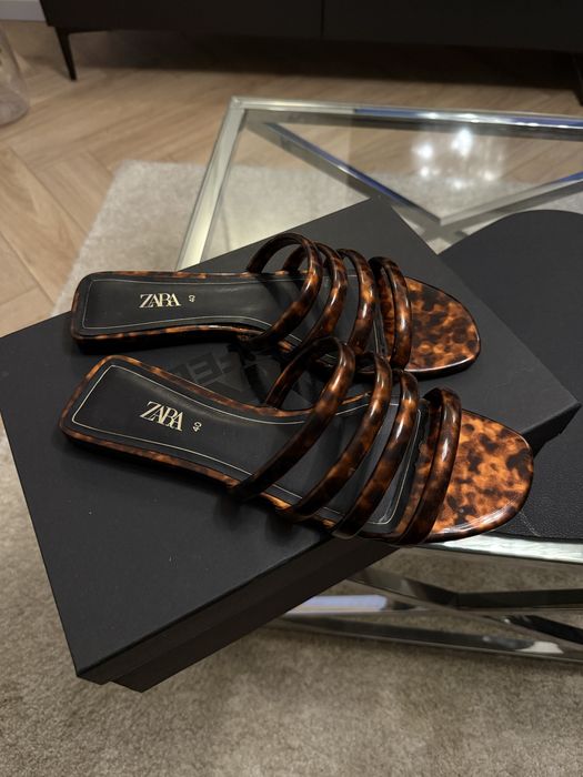 Brązowe klapki Zara
