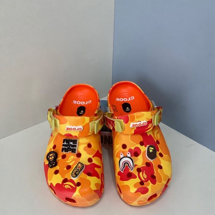 Сучасні крокси бейп bape