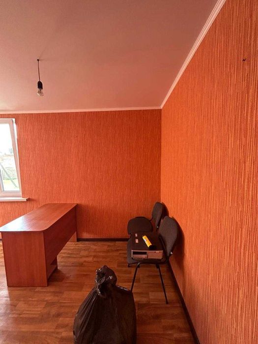 Продаж приміщення (офісного) в центрі смт Летичів. Хмельницький район, Хмельницька область