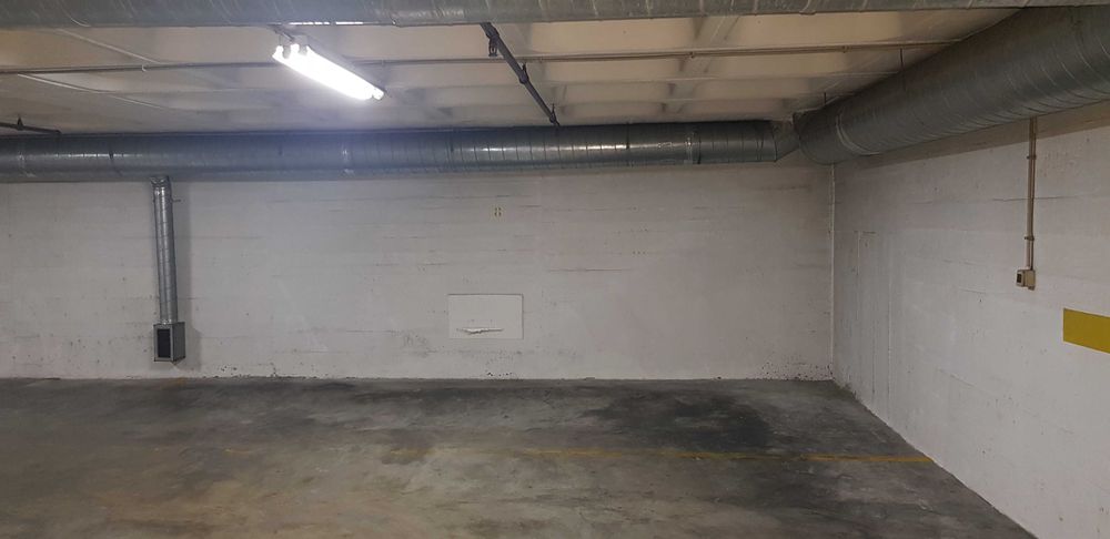 Parqueamento para 1 carro e 1 mota, junto ao Metro das Conchas - Lumiar
