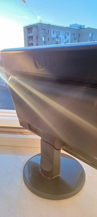 МОНИТОР LG flatron V1942S-SF Б/У