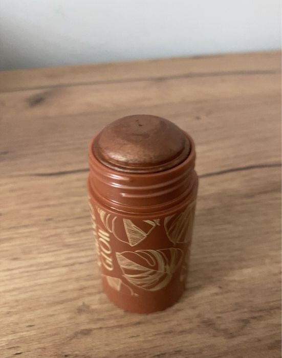 bronzer w sztywcie