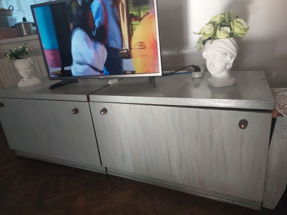 Тумбочки під телевізор