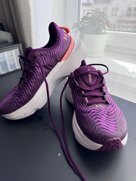 Infinite Pro do biegania r.39 Under Armour