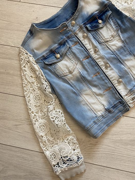 Katana jeans z rekawami z koronki