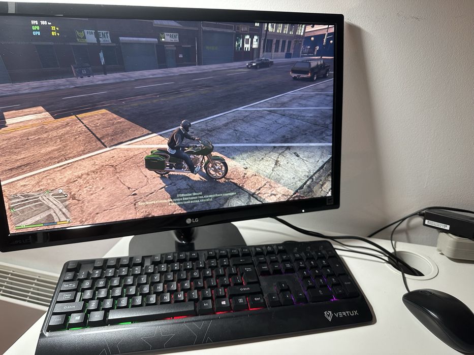 Vendo um computador de secretária