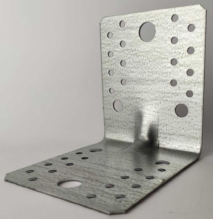 Кровельный крепежный уголок перфорированный, оцинкованный.