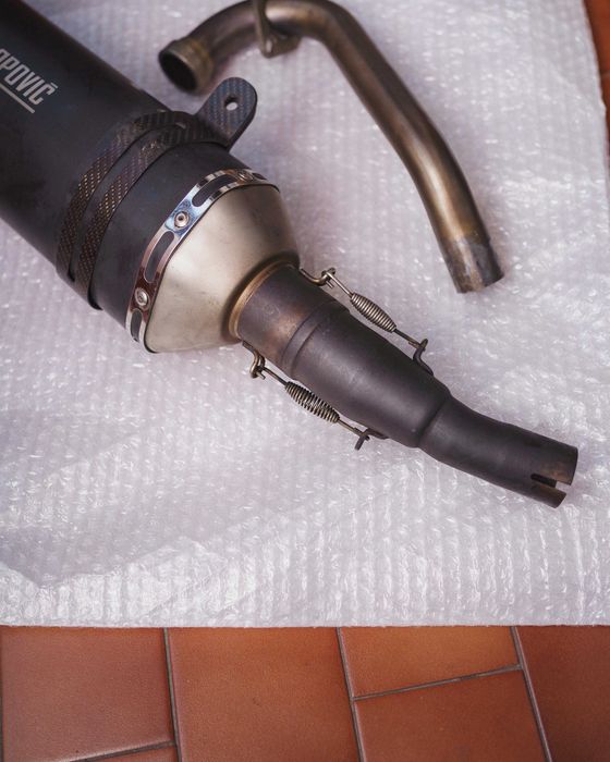 Tubo escape AKRAPOVIC xmax 125 com DB killer