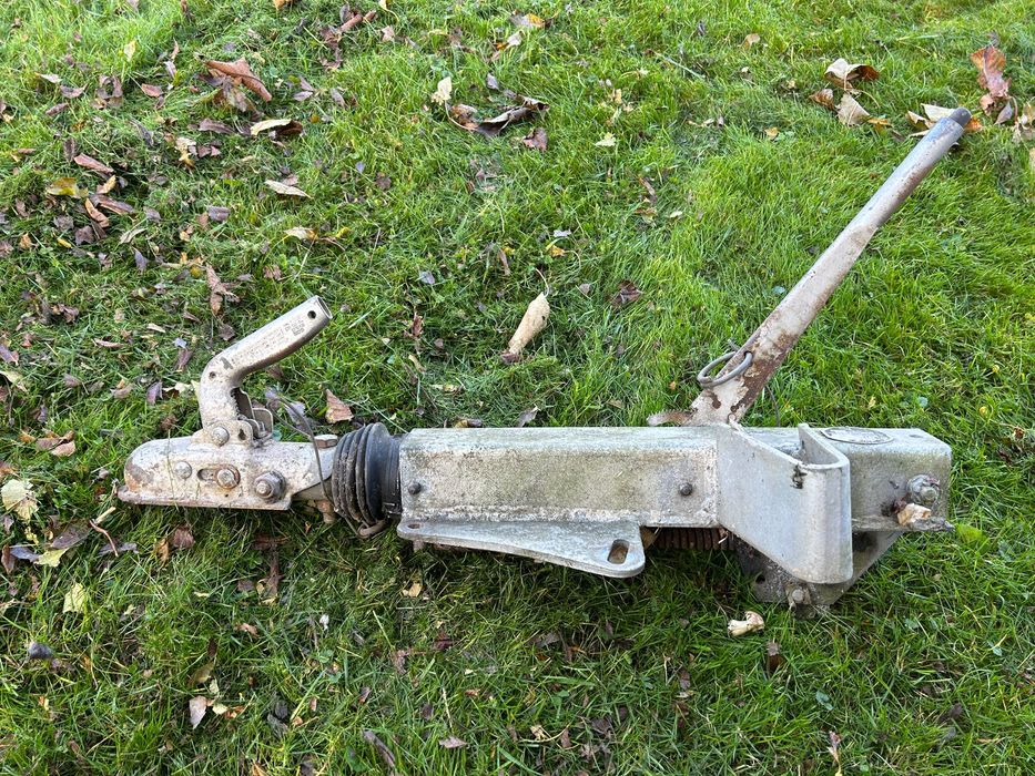 ZACZEP HAHN | Hamulec najazdowy | ręczny hak 875kg-1300kg