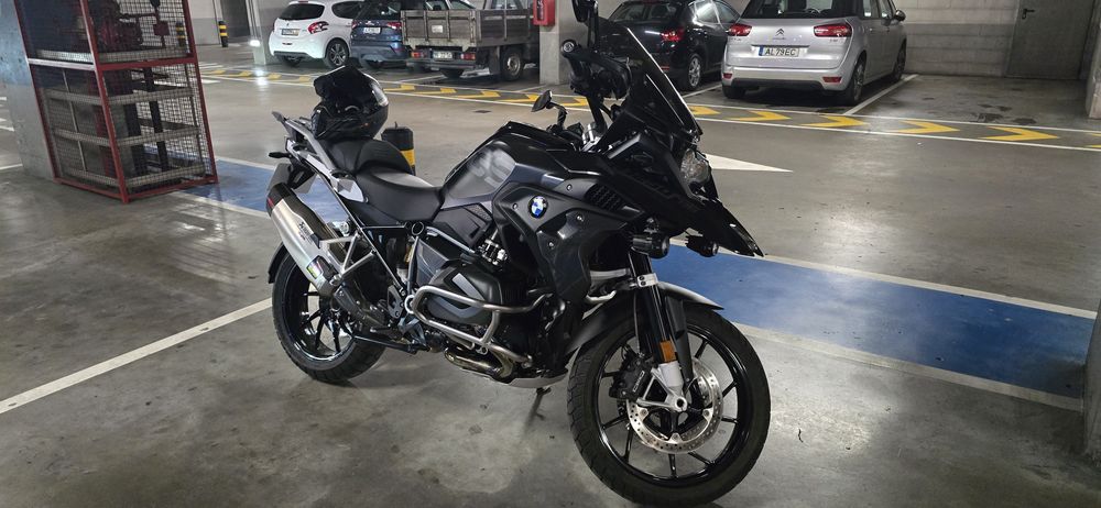BMW R1250GS Triple Black Akrapovic