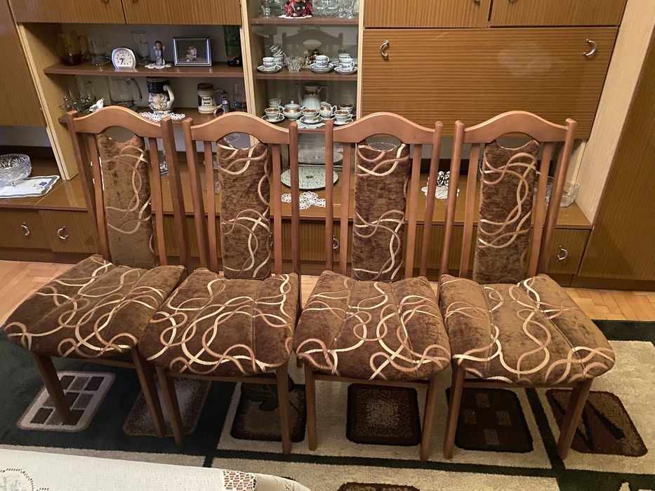 Krzesła brązowe jadalniane