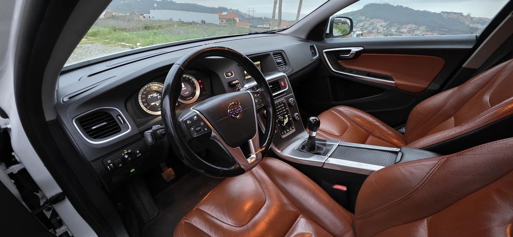 Volvo V60 full extras modelo único em Portugal