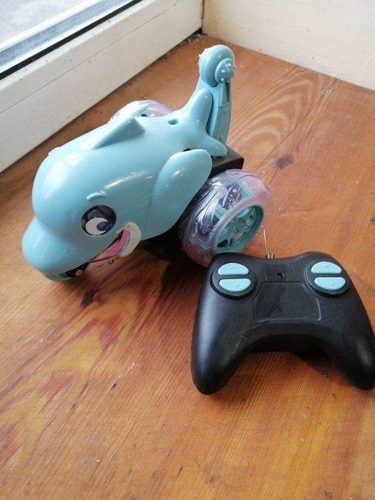 Машинка на радіокеруванні дельфін