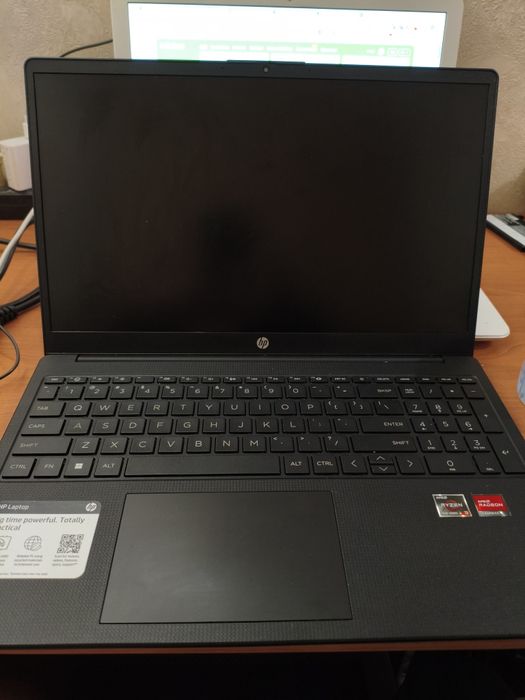 Потужний для Блек ауту/Ryzen 3 7320u /8GB ddr5/ssd 256/батарея тримає