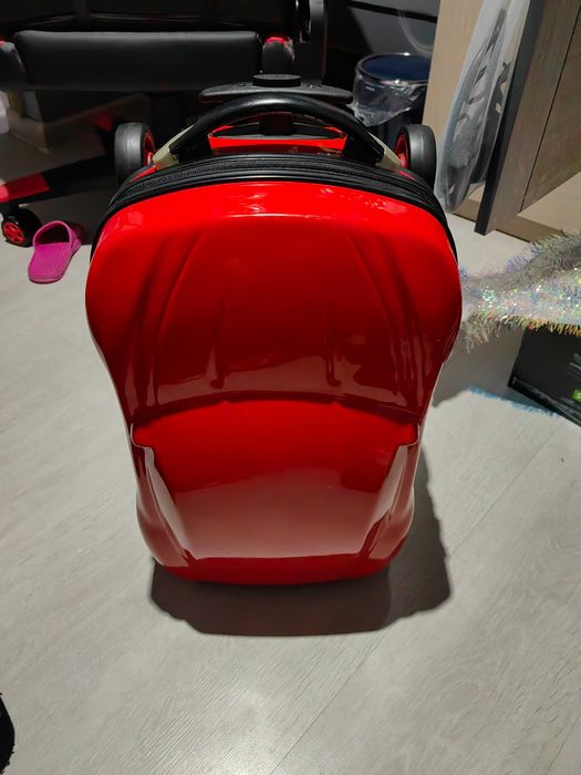 Walizka auto czerwona