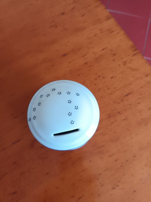 Mealheiro Novo louça muito boa criança