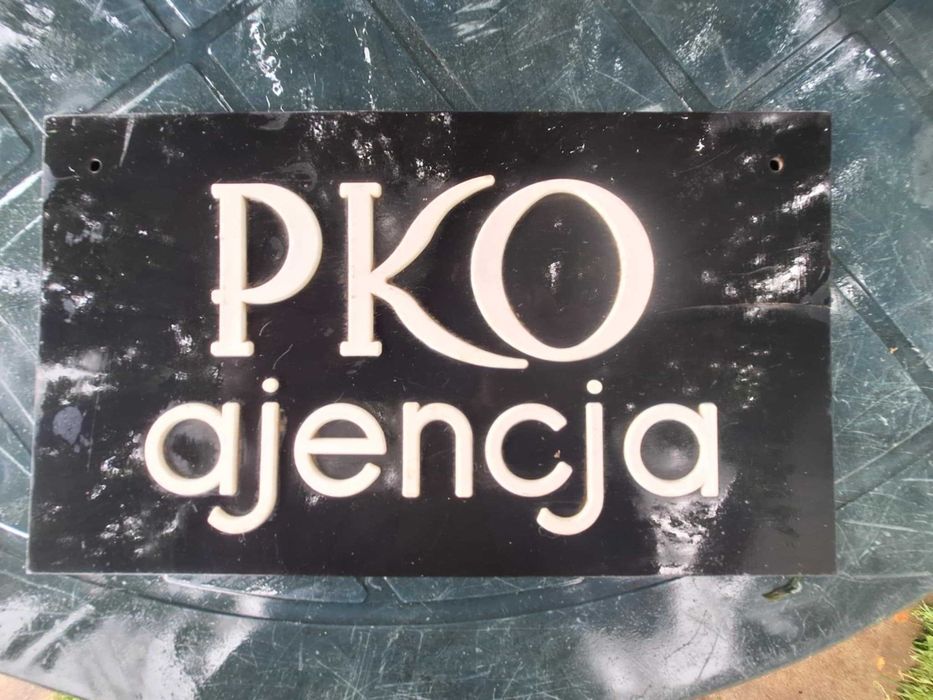 Tabliczka z okresy PRL. PKO ajencja. Nowy Tomyśl.