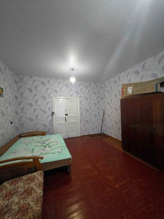 Продаж кімнати в гуртожитку в районі ринку Благодать.