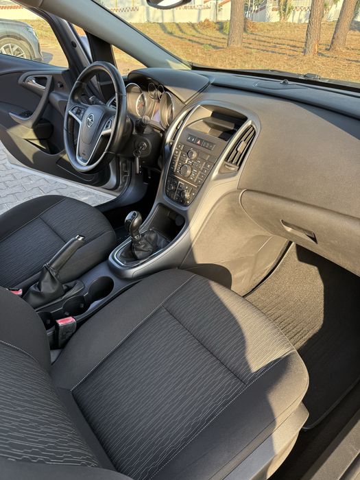 Opel Astra J Sports Tourer 1.7 CDTi — photo 5