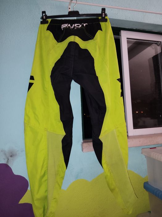 Conjunto Motocross SHOT Race Gear – Camisola L + Calças 34 | Enduro / MX