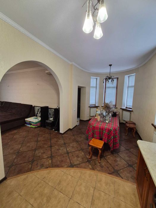 Продам добротний будинок 225м2 з ремонтом меблями і технікою, 10 соток