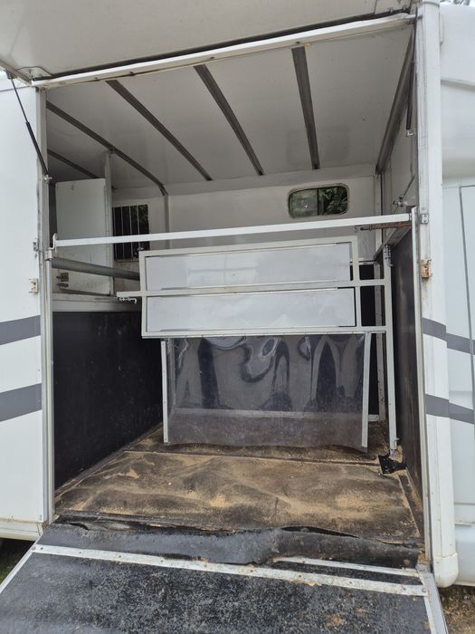 Carrinha transporte de cavalos