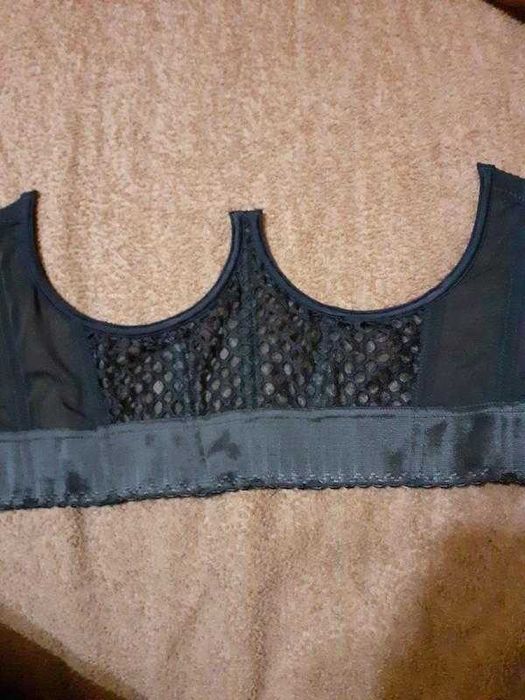 Открытый черный бюстгалтер бра