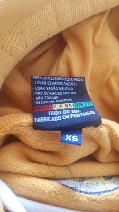 Sweat amarela com capuz 10 anos