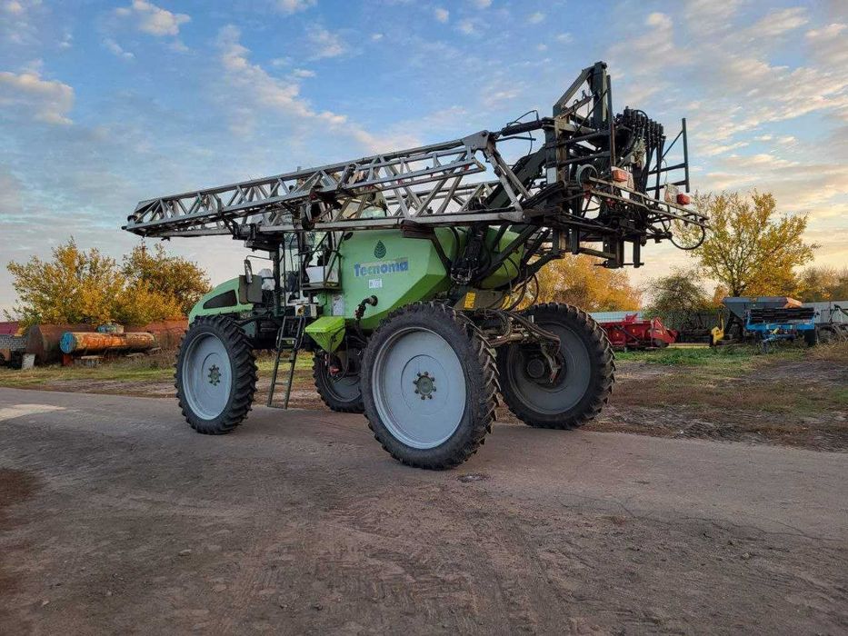 Терміново продам  самохідний сільгосп. оприскувач