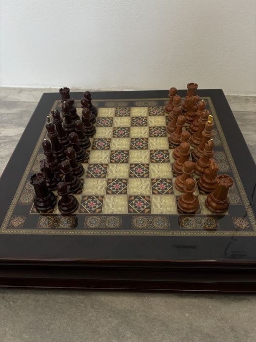 Деревʼяні шахи чудової якості