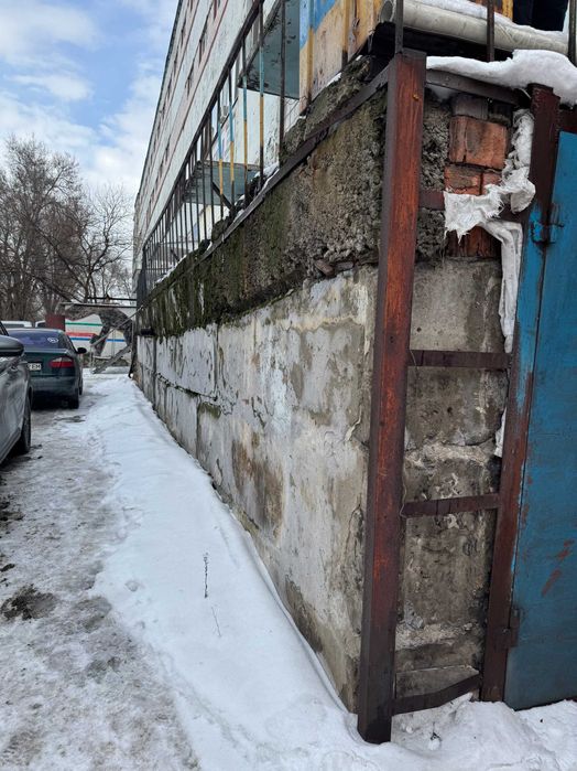 Здається підсходова комора