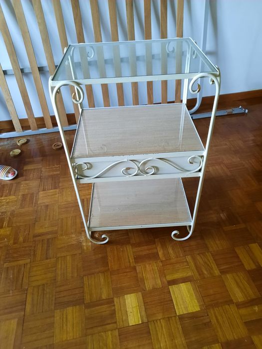 Cama de solteiro, francesa, muito antiga + estrado + colchão  + mesinha de cabeceira