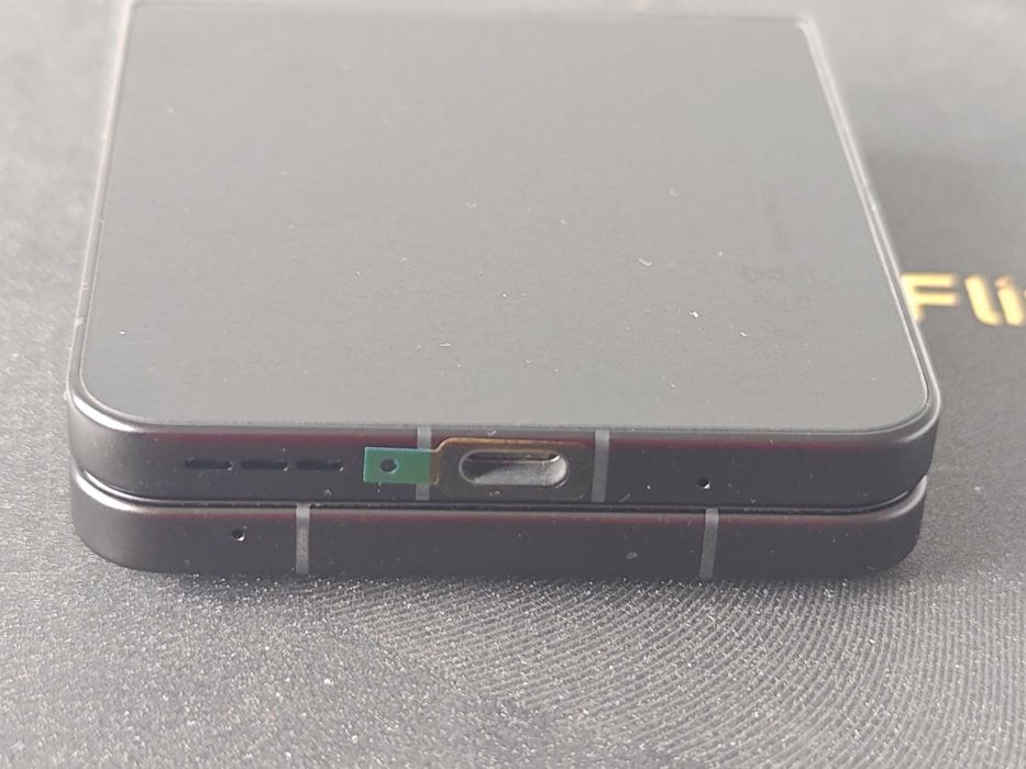 Smartfon Nubia Flip 8 GB / 256 GB 5G DualSim Czarny Cosmic Black