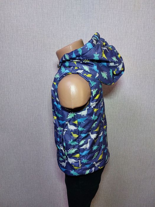 Утепленная жилетка Bembi динозаврики. Размер 92, на 2 года.