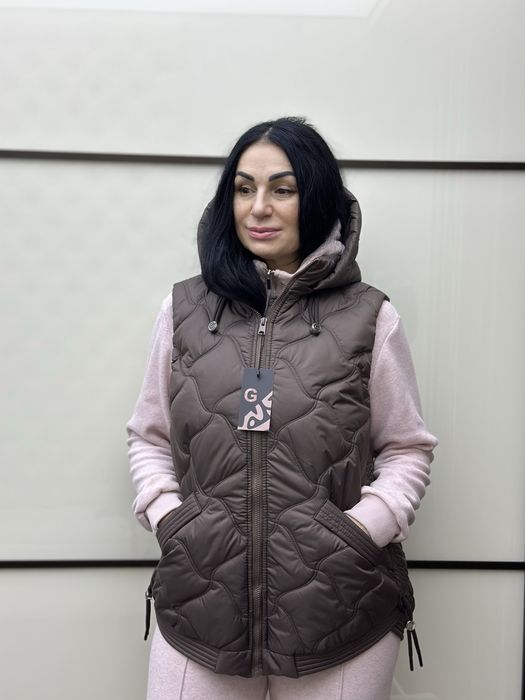 Жіноча стьобана жилетка | жилетка з капюшоном | опт/роздріб