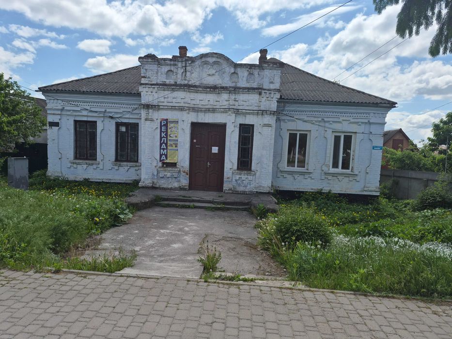 Одноповерхова будівля S= 136,1 м2. 0.04 га, Хмільник, Чорновола 39