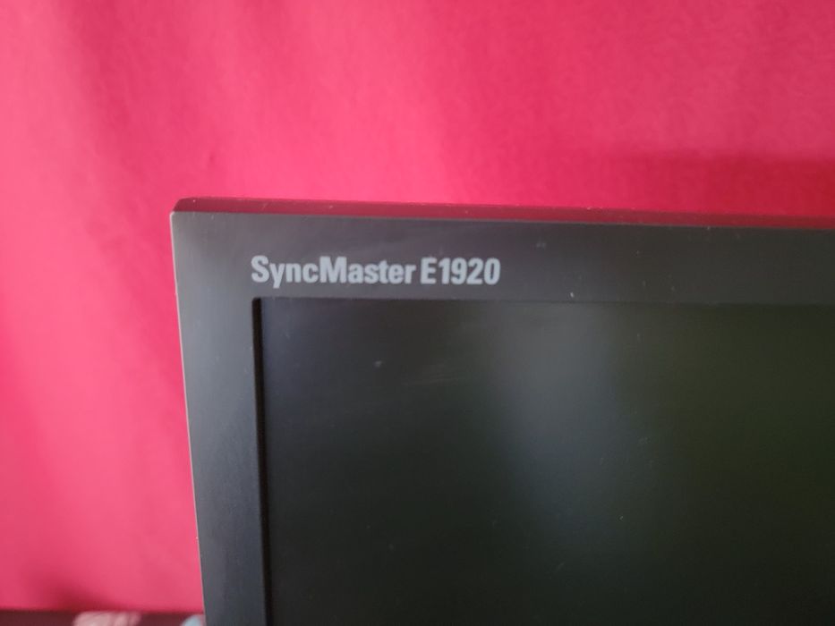 Монітор Samsung SyncMaster E1920N. Діагональ 18.5 дюйм.