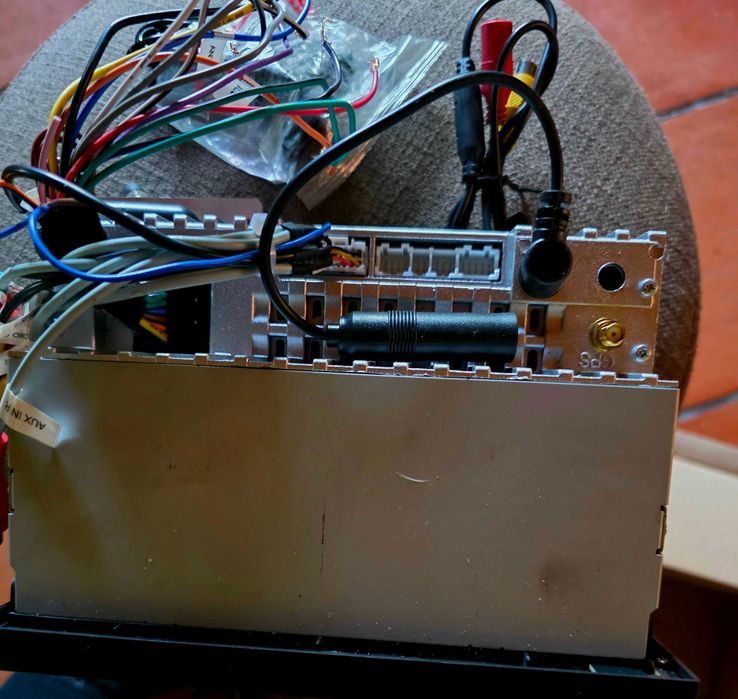 Rádio 1DIN 6.7 Android torne moderno o seu clássico.