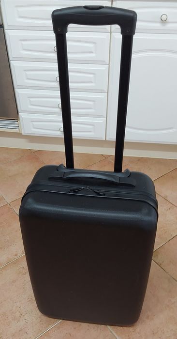 MALA DE CABINE E RODAS RESISTENTES. Viagens Casa Arrumação Quarto Sala
