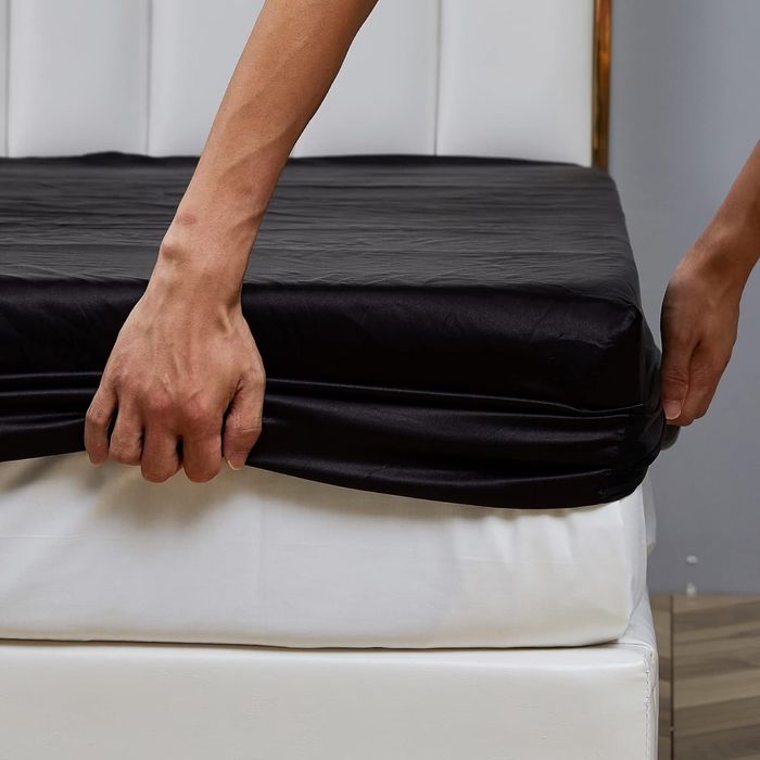 Prześcieradło Z Gumką Satynowe  160x200cm Do Wysokich Materacy 25–30cm