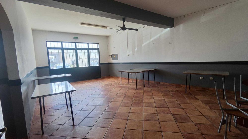 Loja com 130 m2 entre Loulé e Almancil