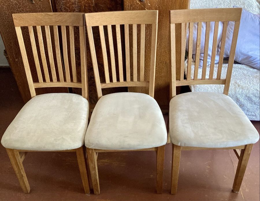 4 krzesła dębowe, kremowe poszycie siedziska