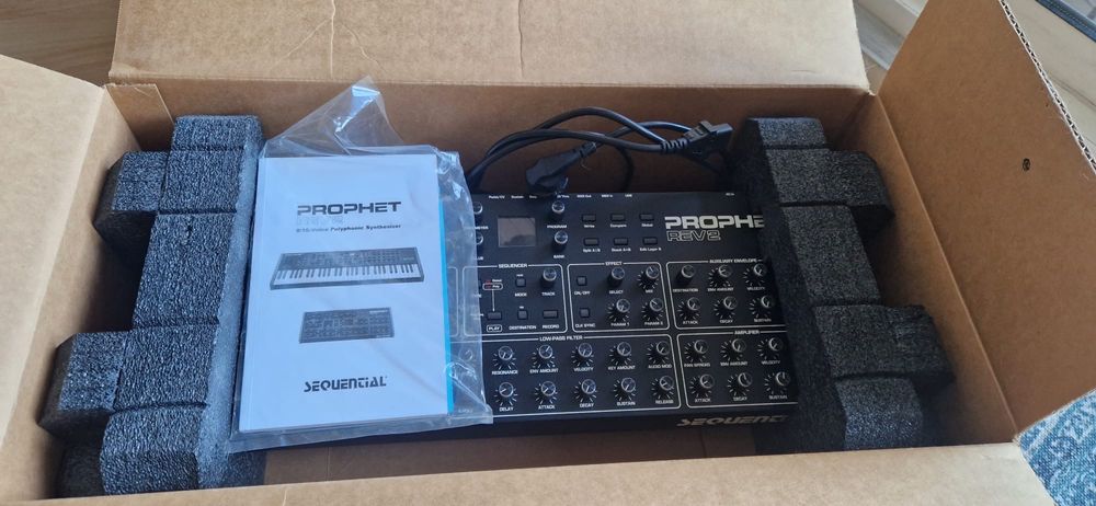 Sequential Prophet REV2 16 voice Desktop