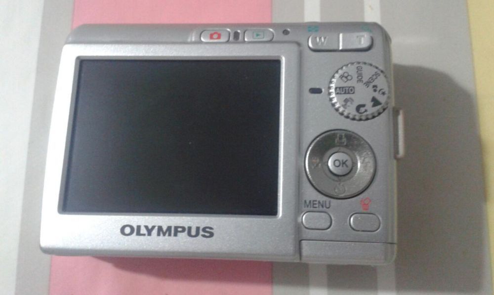 Olympus FE-180 avariada